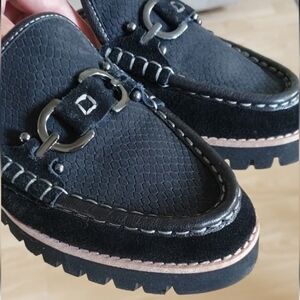 Donald J. Pliner Black Loafers Sleek Slip-Ons